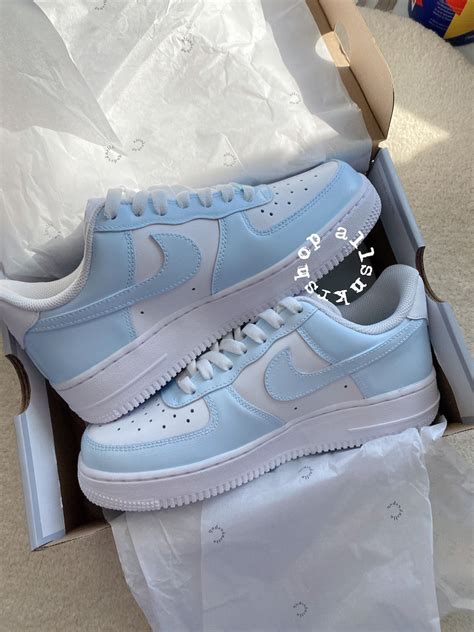 air force mit baby blau nike zeichen|Nike Air Force 1 schuhe.